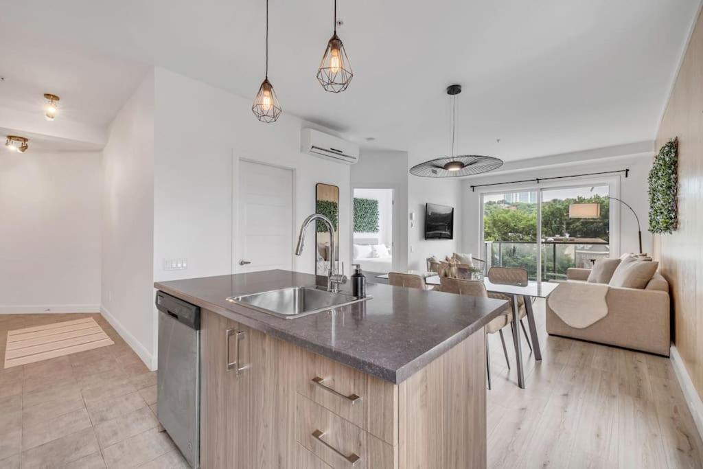 Initial / Lapin / Downtown Qc Apartment Quebec City