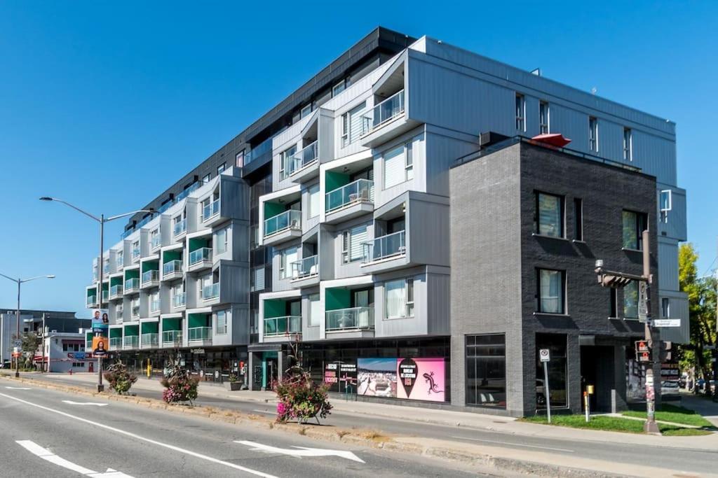 Initial / Lapin / Downtown Qc